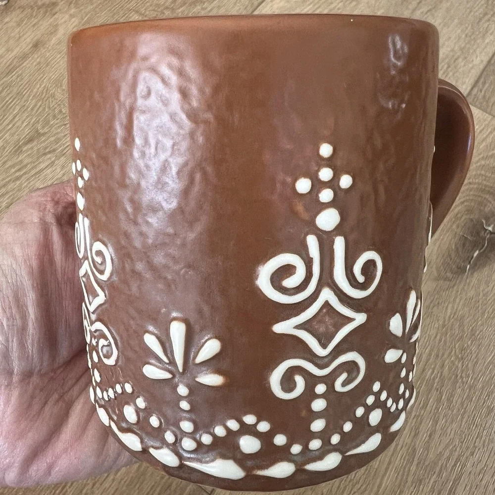 Pottery Barn Iced Gingerbread Snowflake‎ Stoneware Mug 14 oz Brown